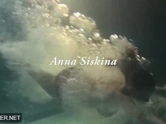 Super hot sister Anna Siskina with big tits in the swimming pool Thumb